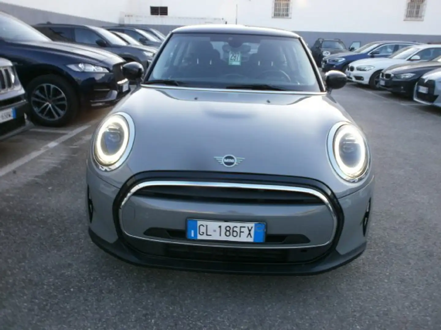 MINI Cooper Mini 3p 1.5 Cooper Classic Premium Mid Pack. aut Gris - 2