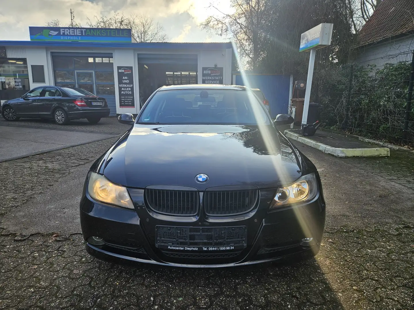 BMW 320 320i Schwarz - 2