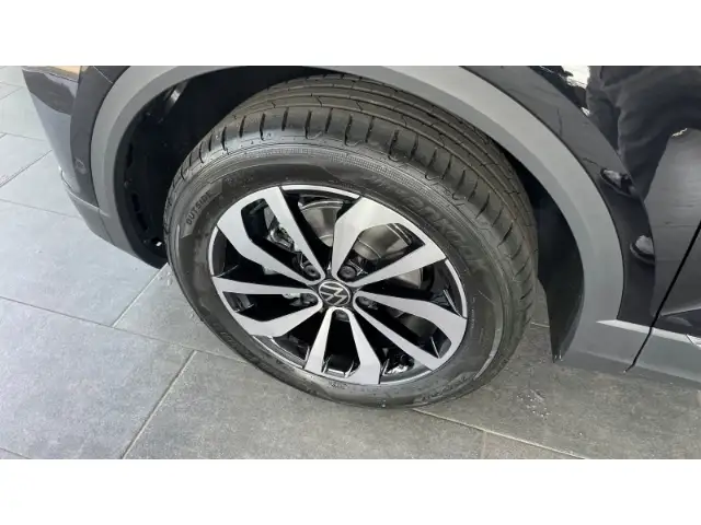 Volkswagen T-Roc view 4
