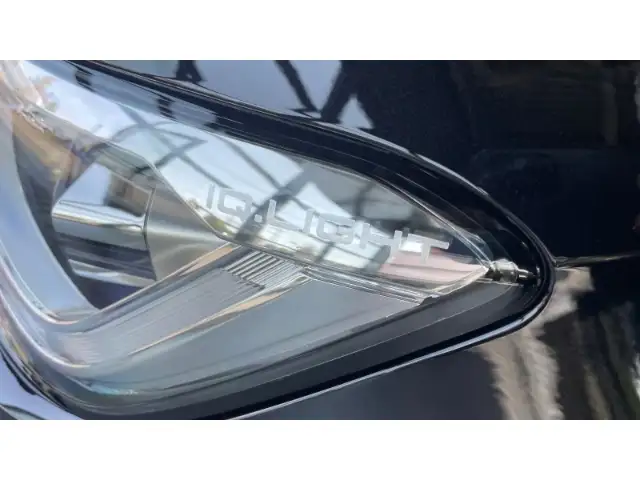 Volkswagen T-Roc view 9