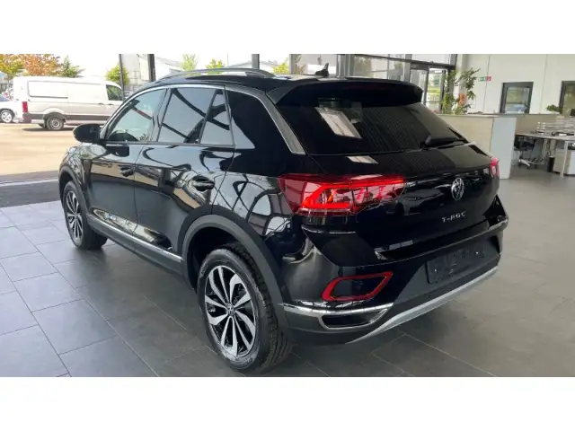 Volkswagen T-Roc view 2