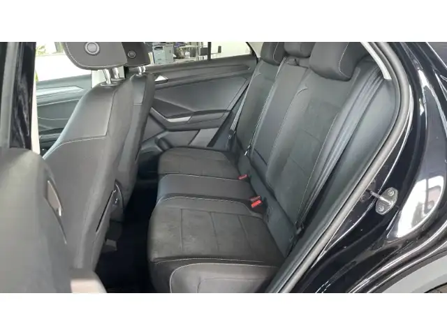 Volkswagen T-Roc view 13
