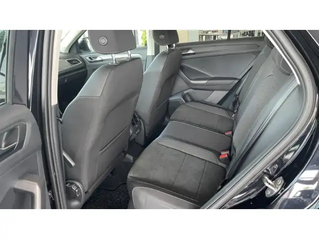 Volkswagen T-Roc view 14
