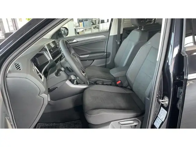 Volkswagen T-Roc view 10