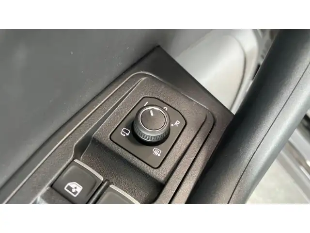 Volkswagen T-Roc view 15