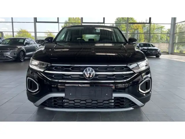Volkswagen T-Roc view 5