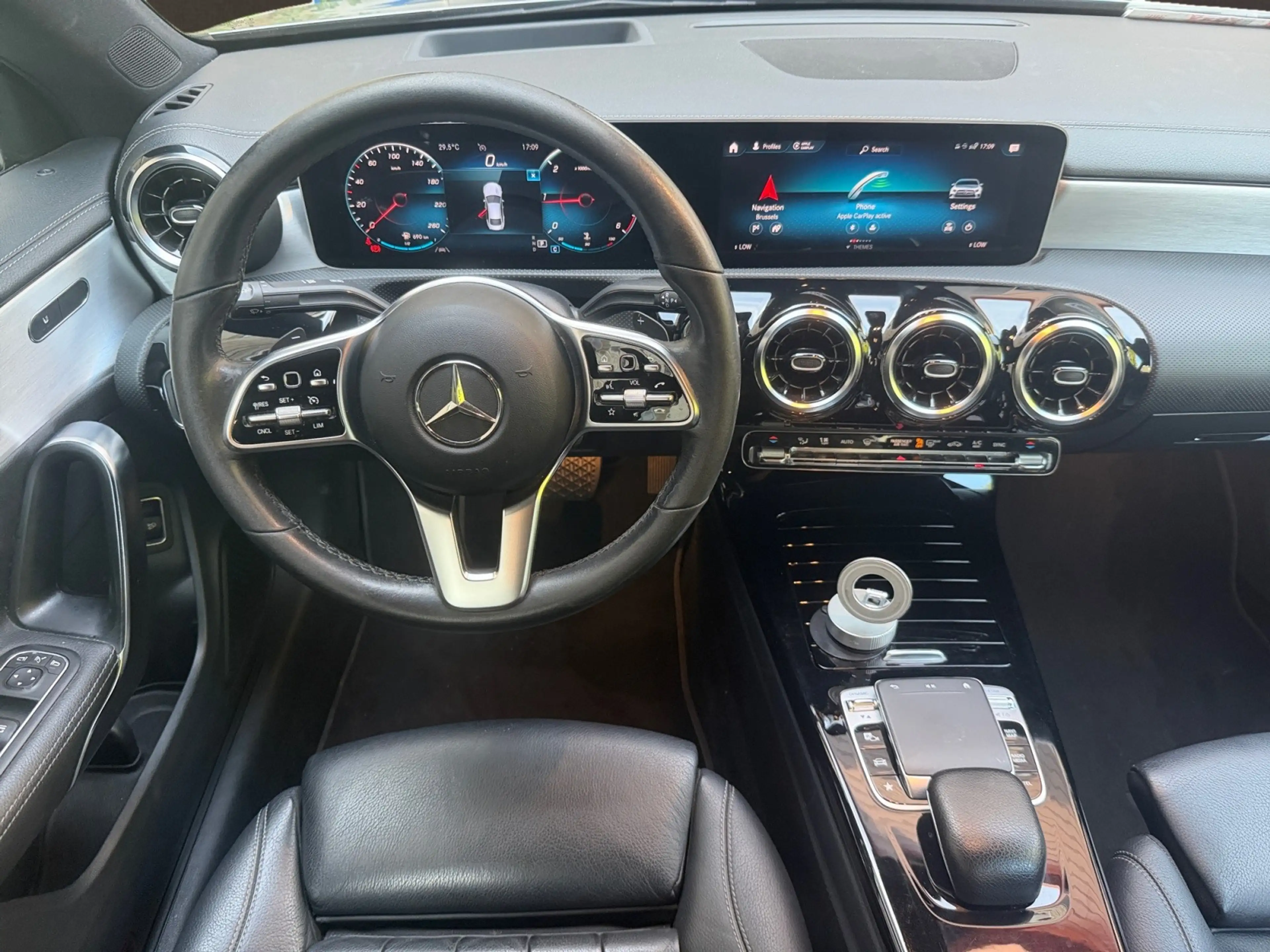 Mercedes-Benz CLA 180 Gris mat / Véhicule belge / Garantie 12 mois valable chez Mercedes — photo 15