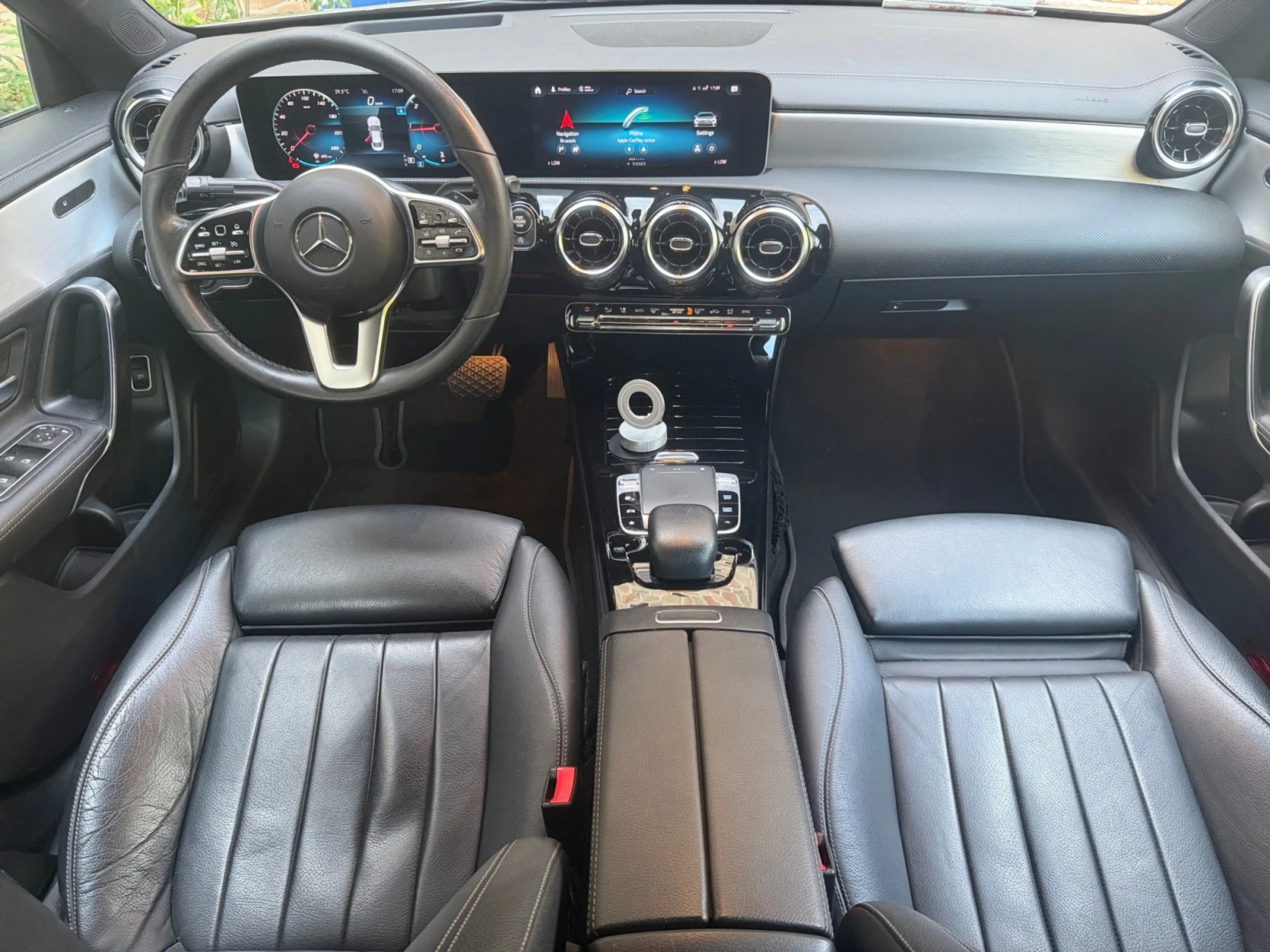 Mercedes-Benz CLA 180 Gris mat / Véhicule belge / Garantie 12 mois valable chez Mercedes — photo 14