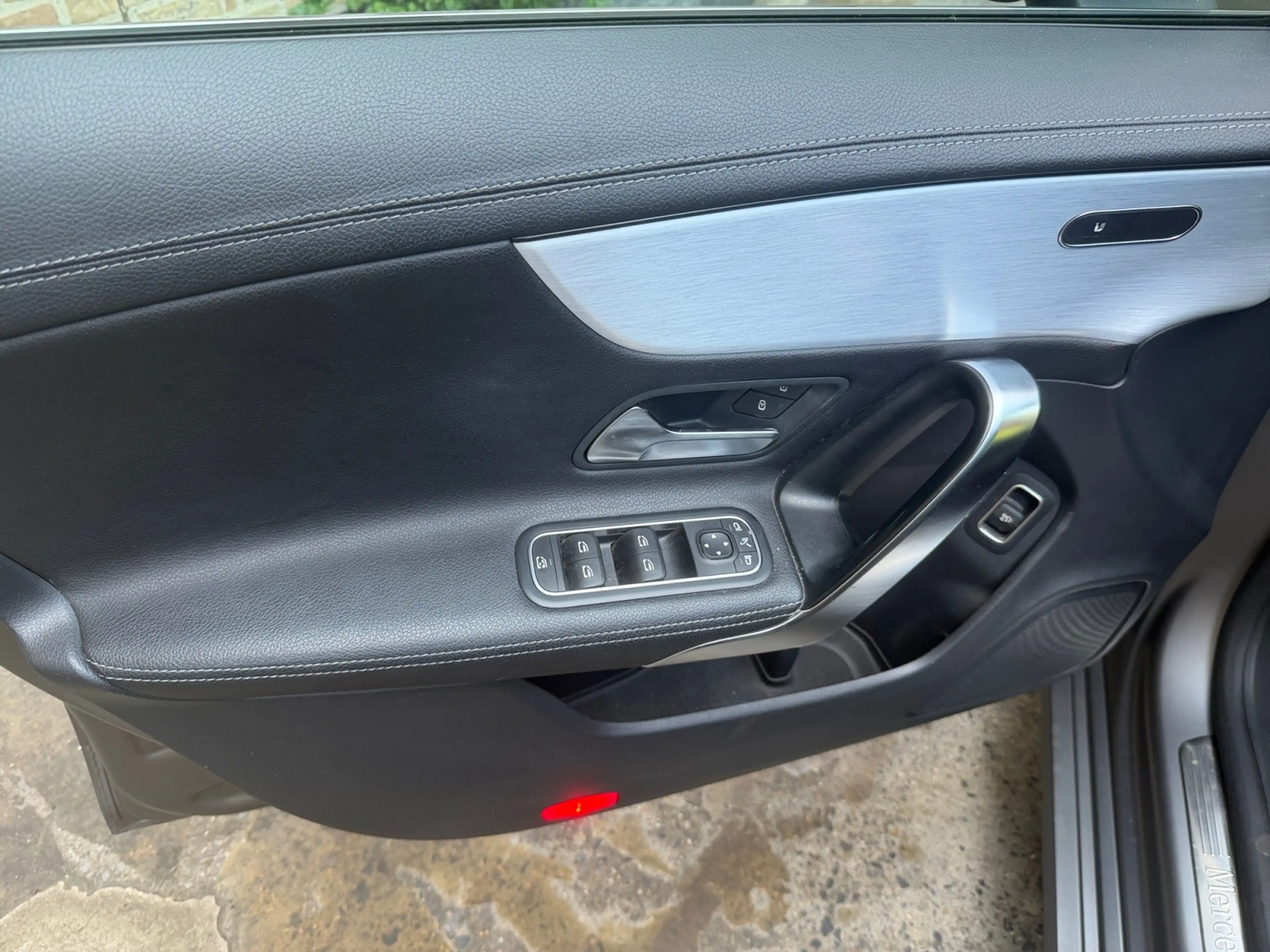 Mercedes-Benz CLA 180 Gris mat / Véhicule belge / Garantie 12 mois valable chez Mercedes — photo 9