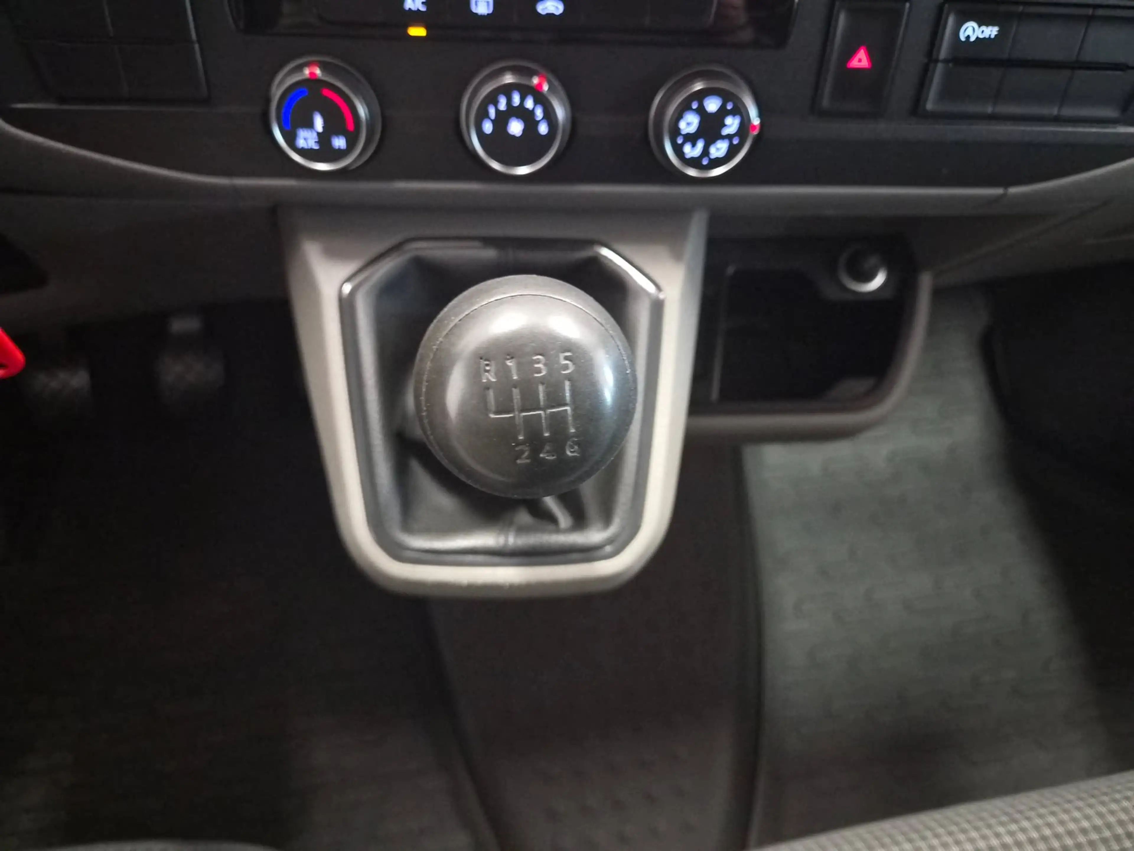 Volkswagen T6.1 Transporter VW Transporter T6.1 Kastenwagen LR TDI 4MOTION — photo 7