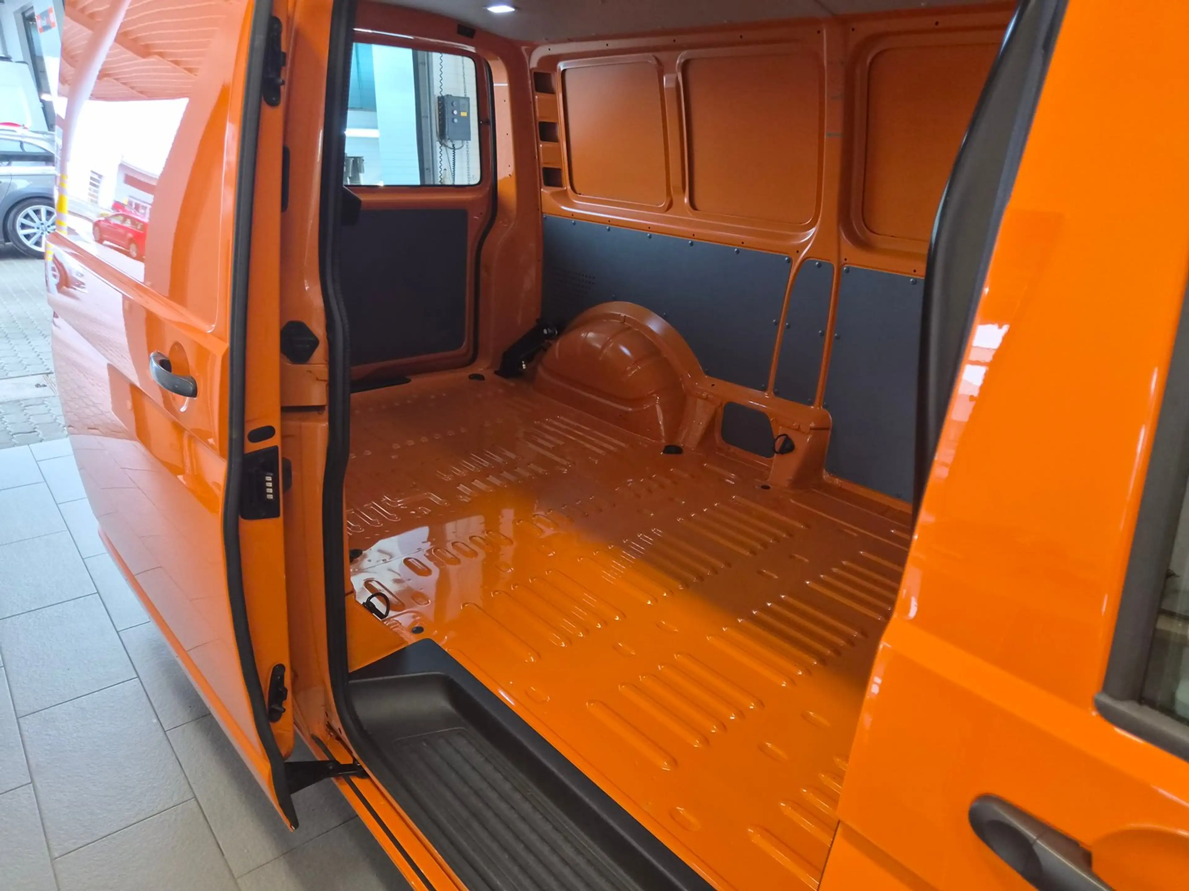 Volkswagen T6.1 Transporter VW Transporter T6.1 Kastenwagen LR TDI 4MOTION — photo 14