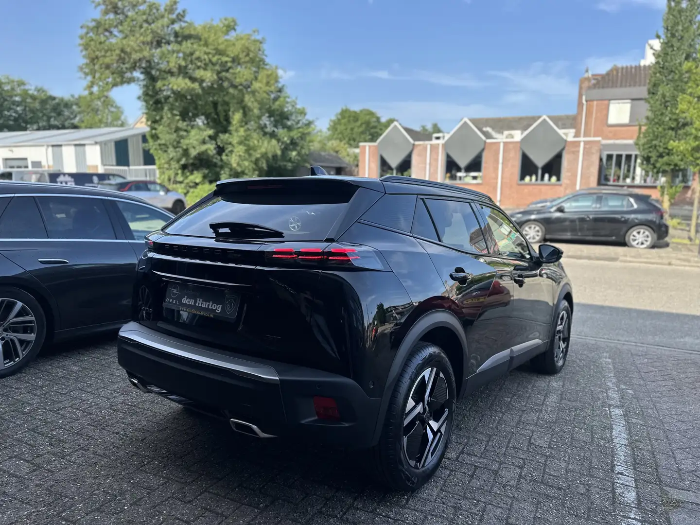 Peugeot 2008 1.2 PureTech 130 GT Automaat Electr Stoel met mass Zwart - 2