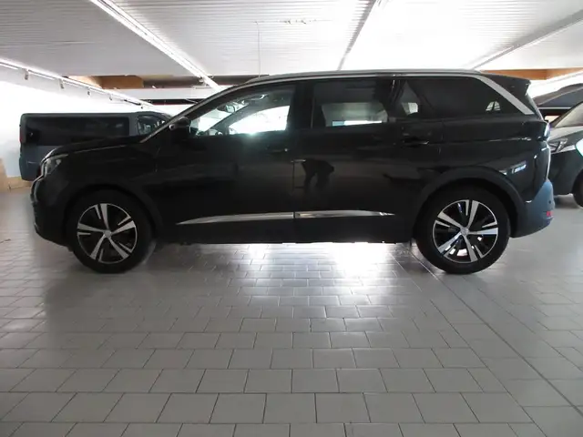 Peugeot 5008 view 6