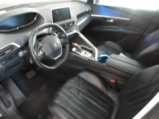 Peugeot 5008 view 8