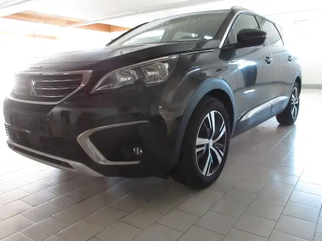 Peugeot 5008 view 2