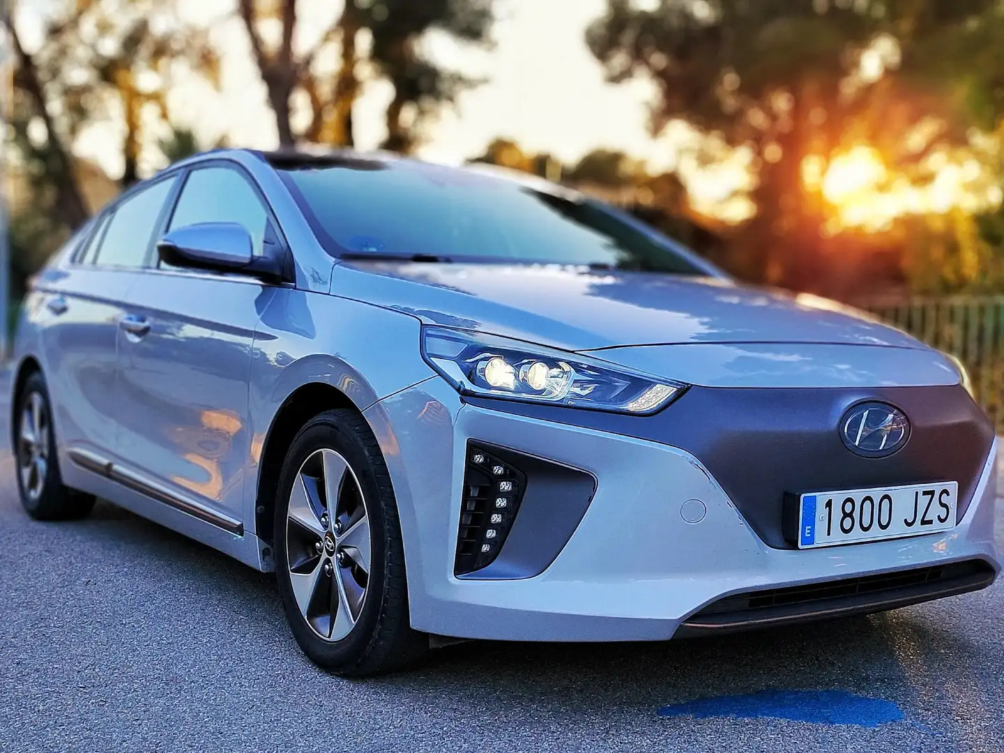 Hyundai IONIQ Ioniq EV  Tecno Plateado - 1