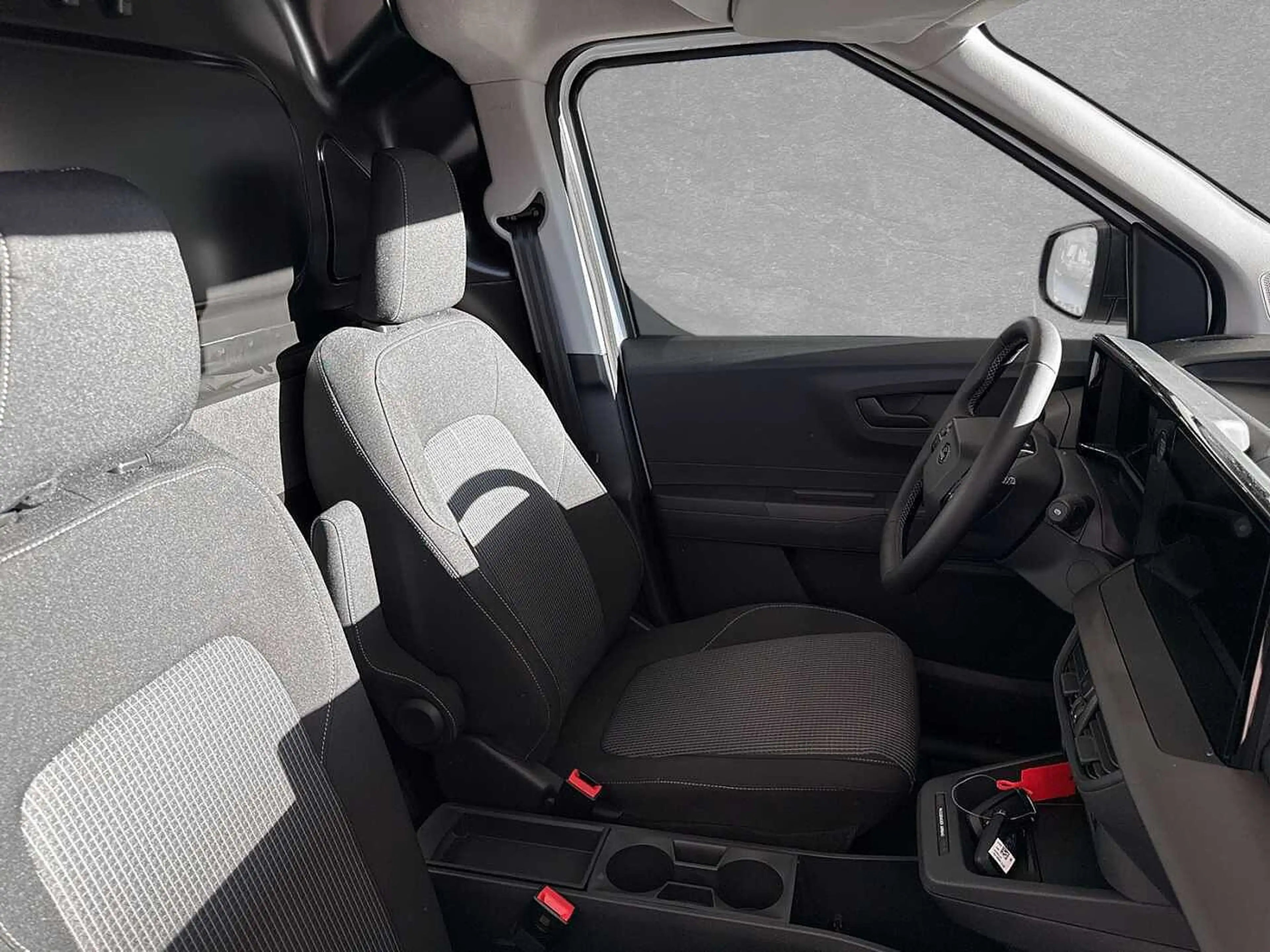 Ford E-Transit Courier Transit 54kWh Trend — photo 4