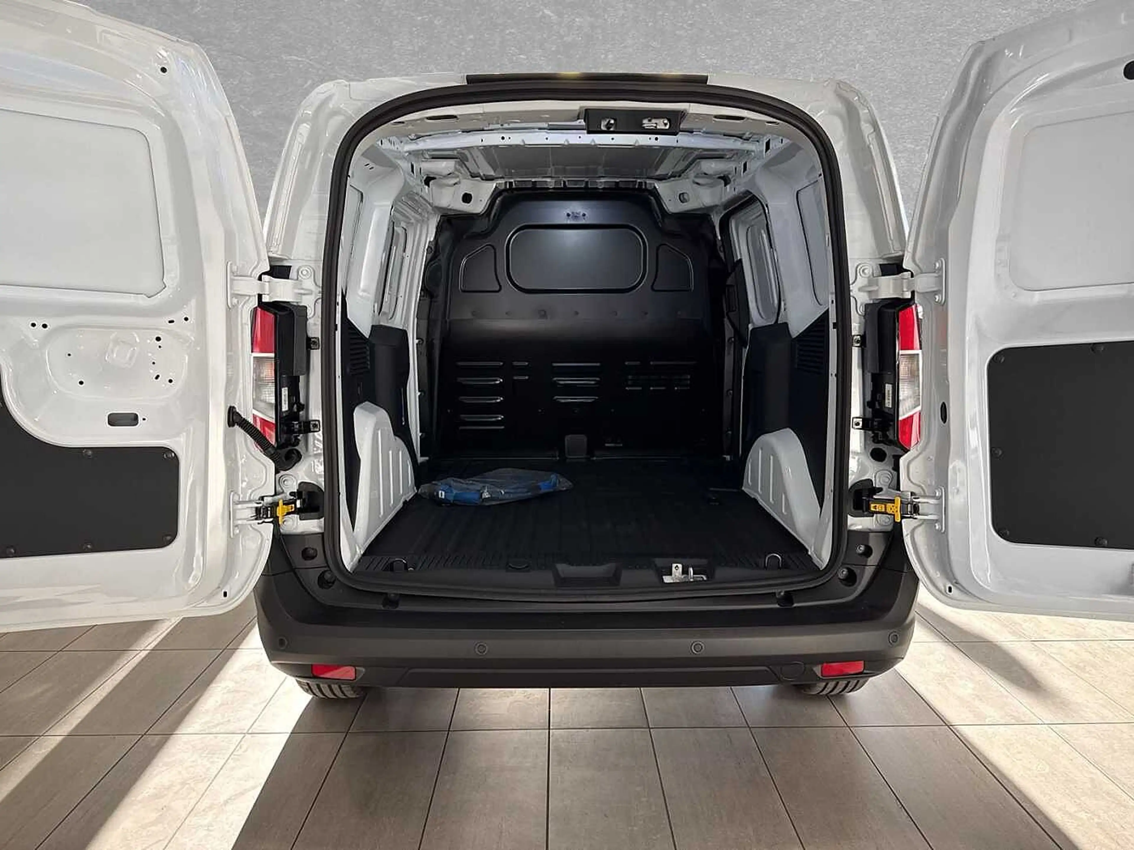Ford E-Transit Courier Transit 54kWh Trend — photo 10