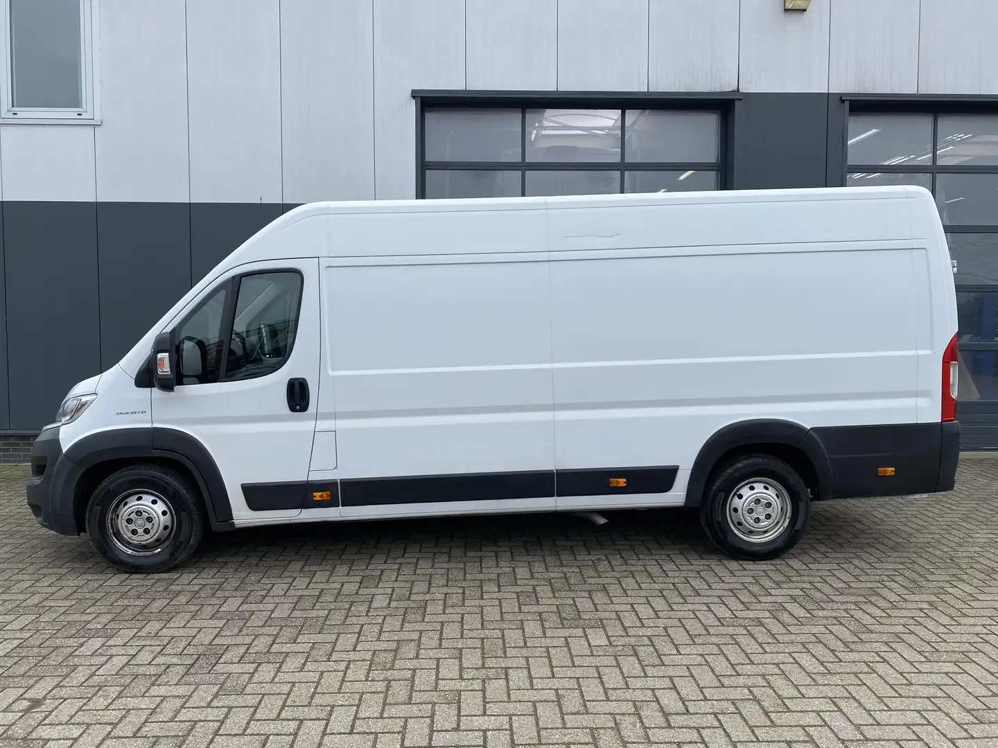 Fiat Ducato 35H 2.3 MultiJet L4H2 | Trekhaak | Navigatie | Ach - 2