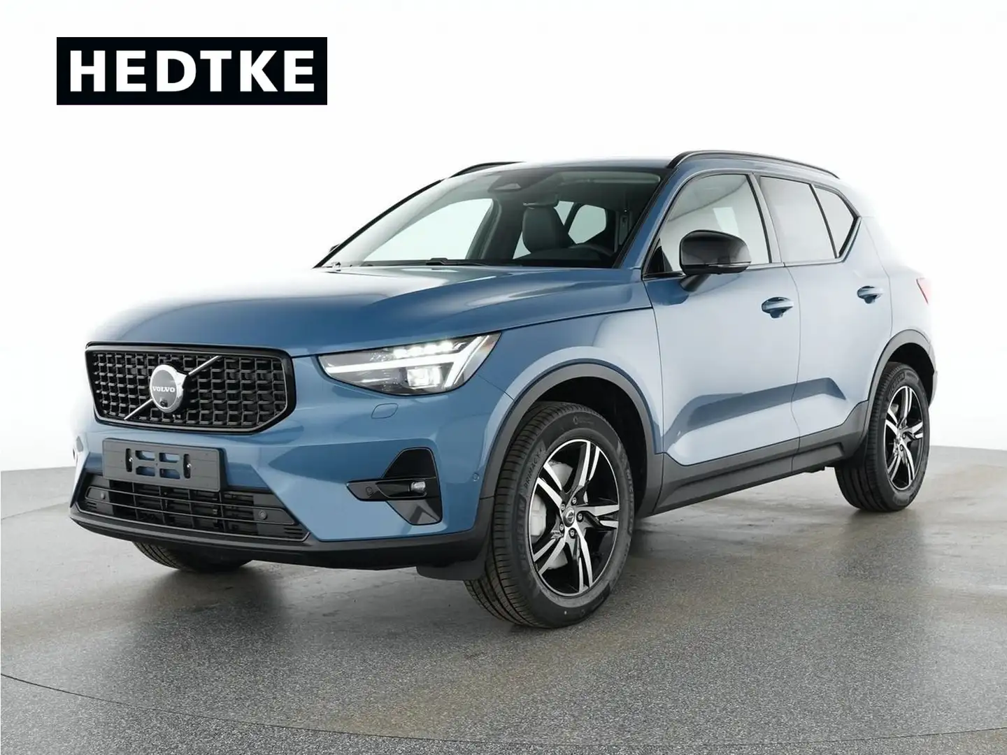 Volvo XC40 B4 Benzin Plus Dark 18"+PANO+ACC+PIXEL+360° Blau - 1