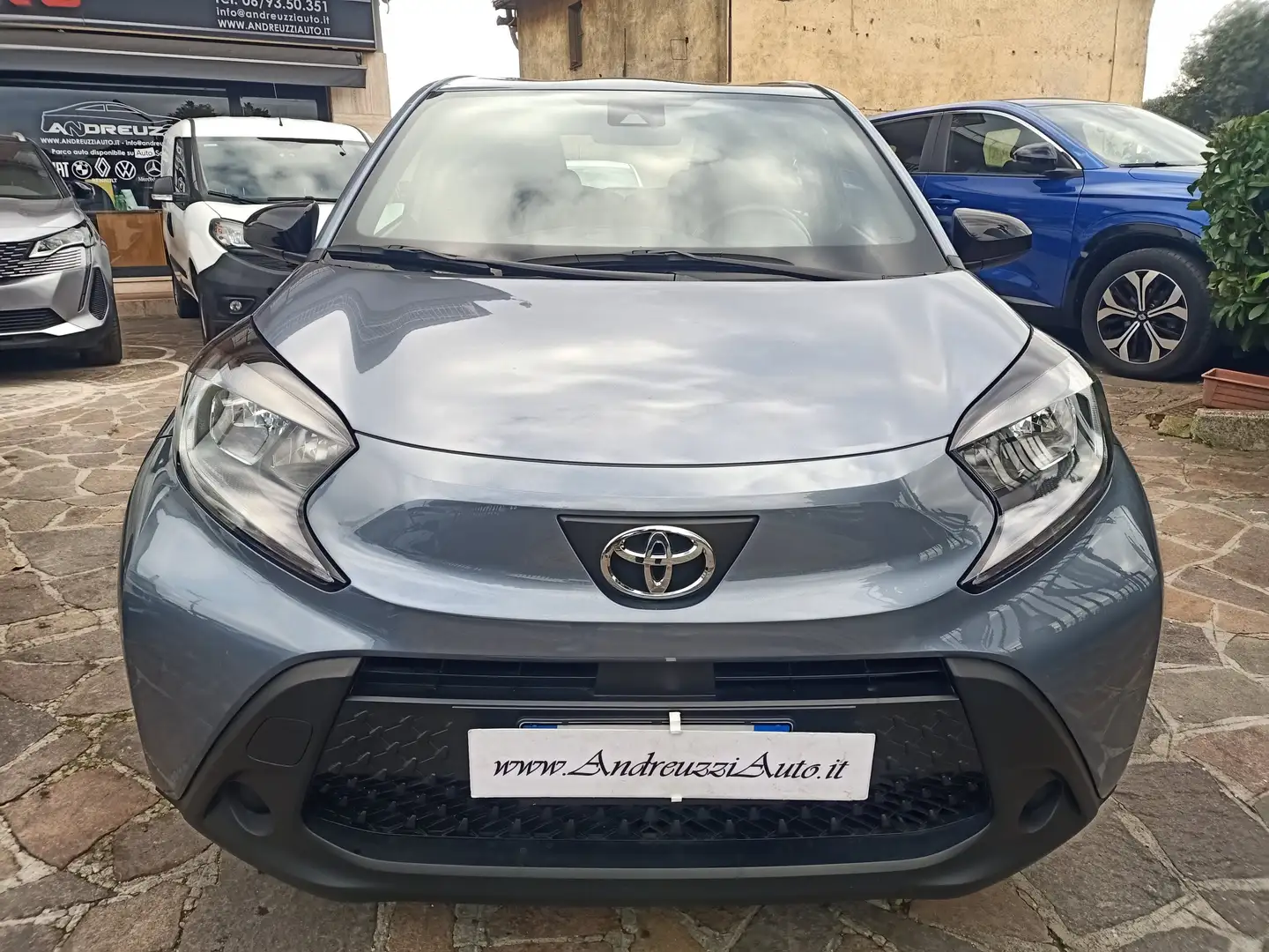 Toyota Aygo X 1.0 Active 72cv (prezzo reale) Grau - 2