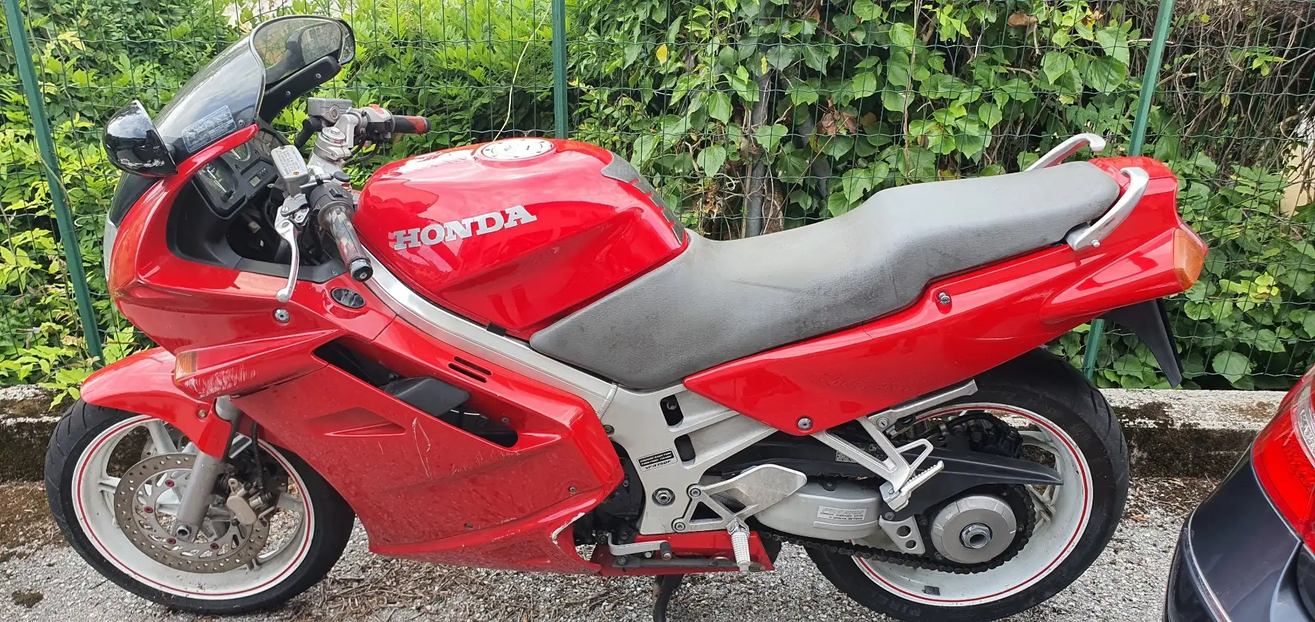 Honda VFR 750 Rouge - 1