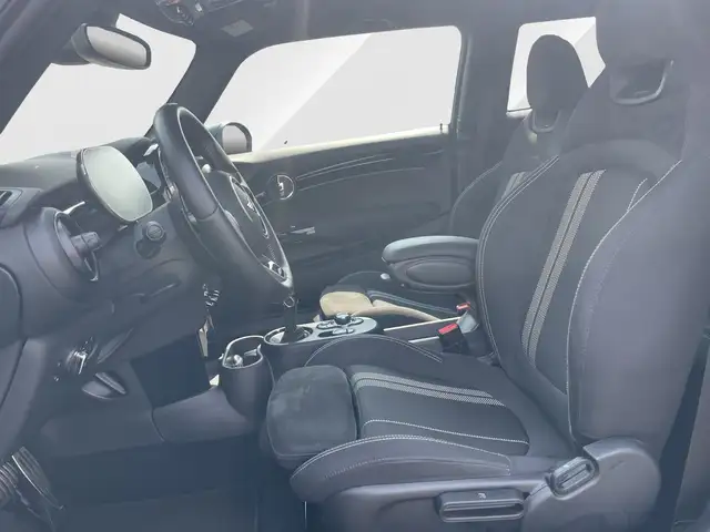 Mini Hatch view 13