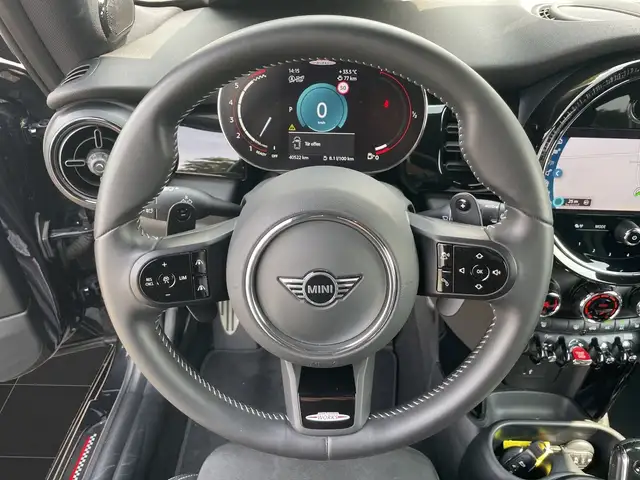 Mini Hatch view 9