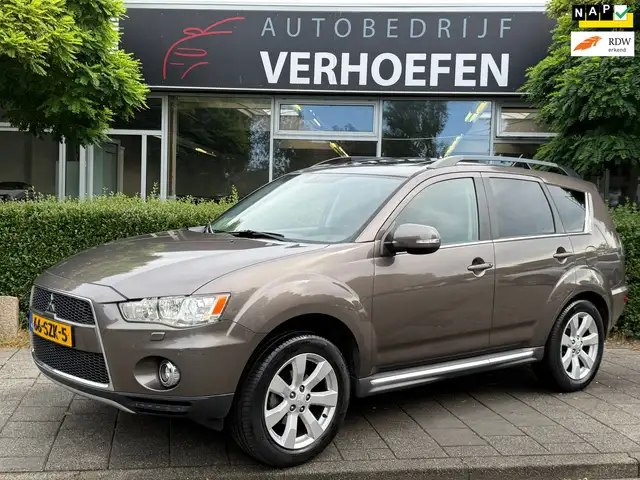 Mitsubishi Outlander 2.0 Edition Two - AUTOMAAT - PANORAMDAK - PARKEERC