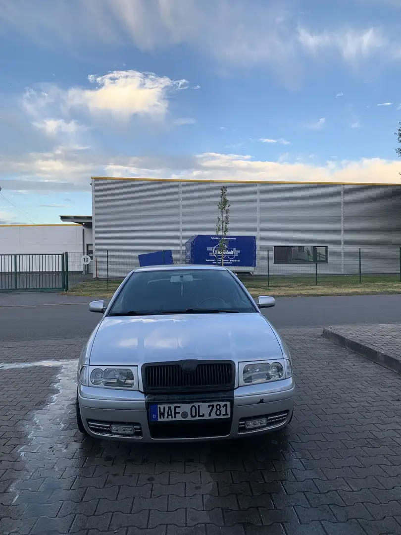 Skoda Octavia 1.9 tdi Plateado - 1