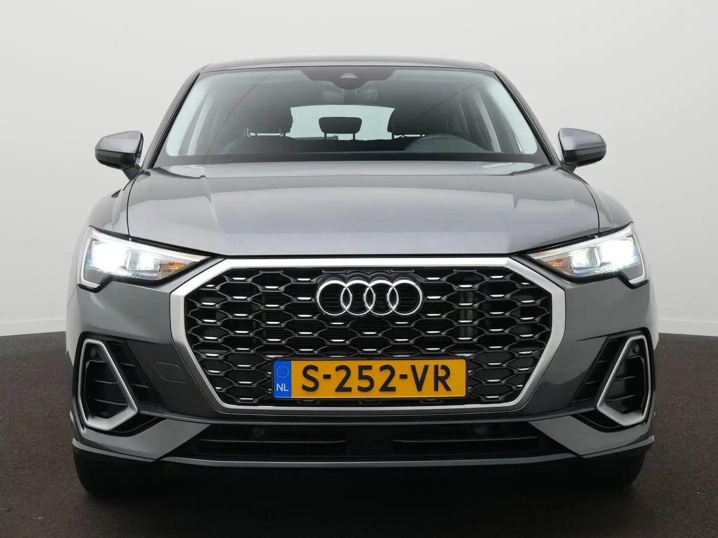 Audi Q3 Sportback 45 TFSI e S Edition S-Line | Elek. Trekh Gris - 2