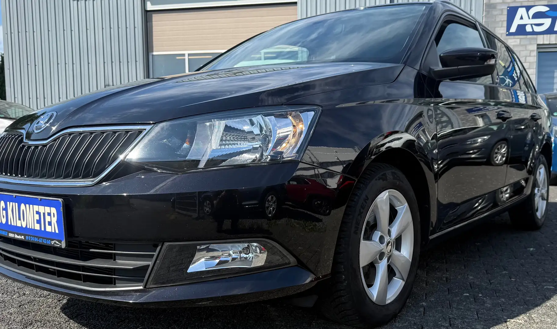 Skoda Fabia JOY AHK, Tempomat, Klimatronic, TOP GEPFLEGT! Schwarz - 1