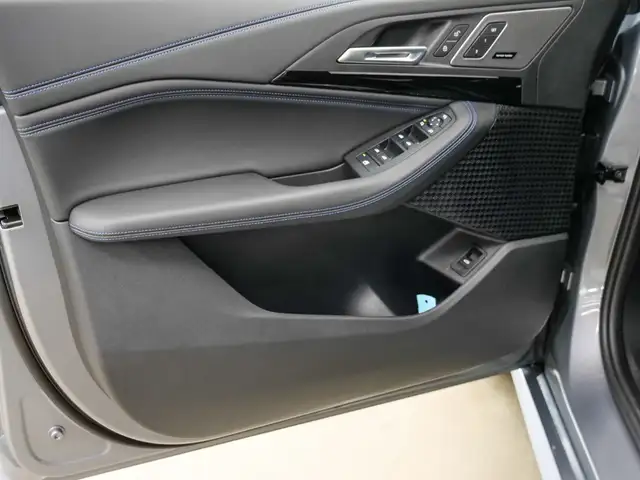 BMW 2 Series view 26