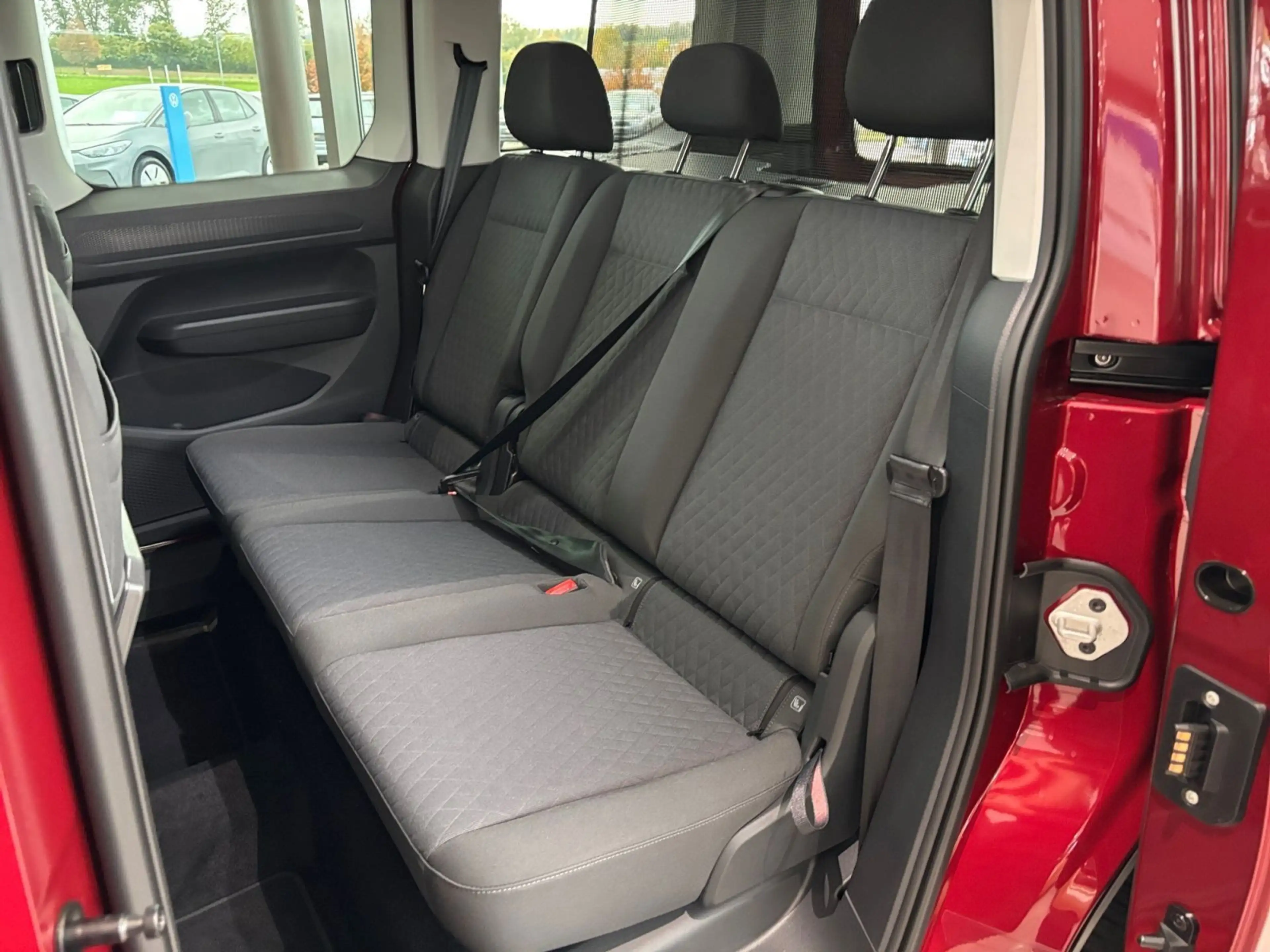 Volkswagen Caddy Life "GOAL" 5-Sitzer Motor: 2,0 l TDI EU6 — photo 6