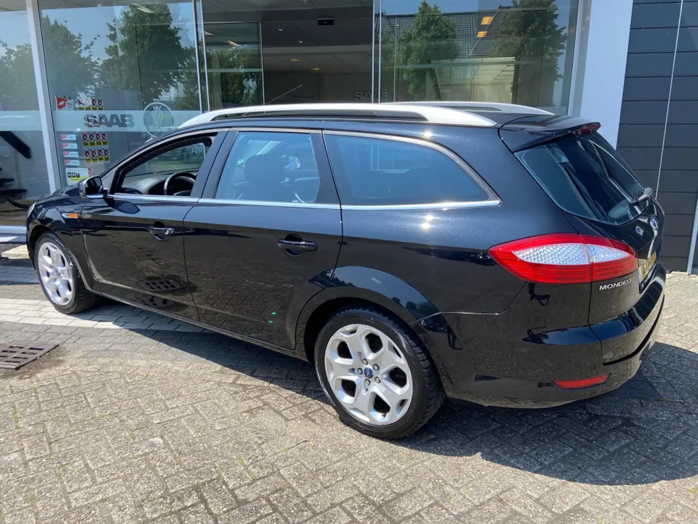 Ford Mondeo Wagon 2.0-16V Titan FlexiF Zwart - 2