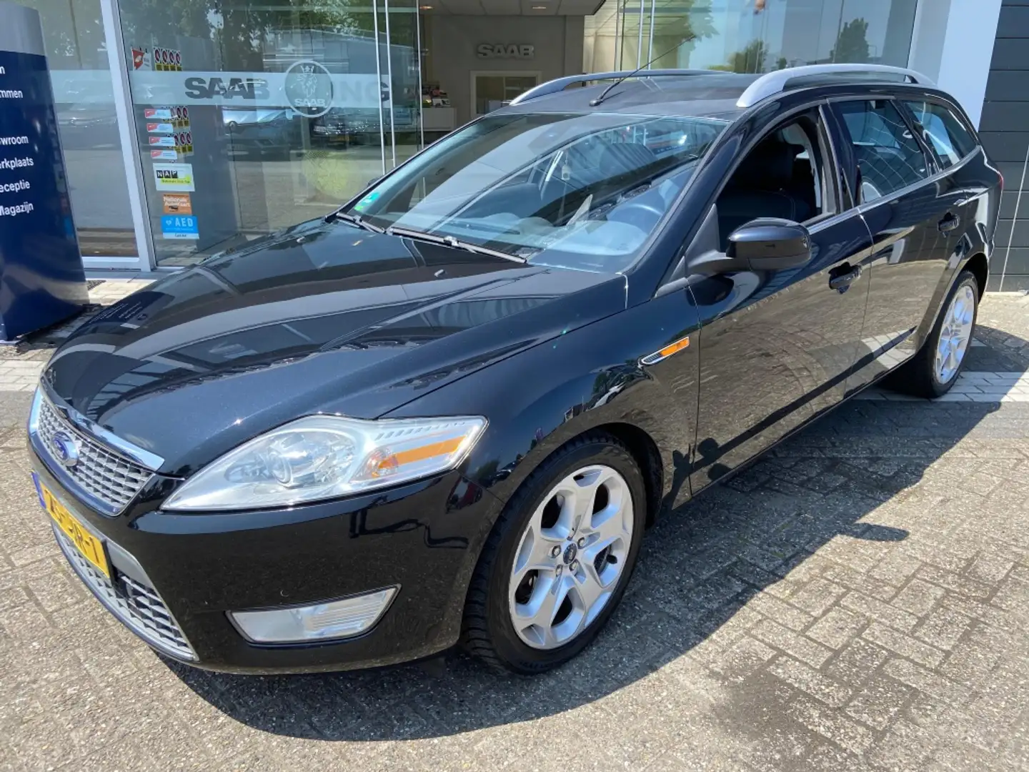 Ford Mondeo Wagon 2.0-16V Titan FlexiF Zwart - 1