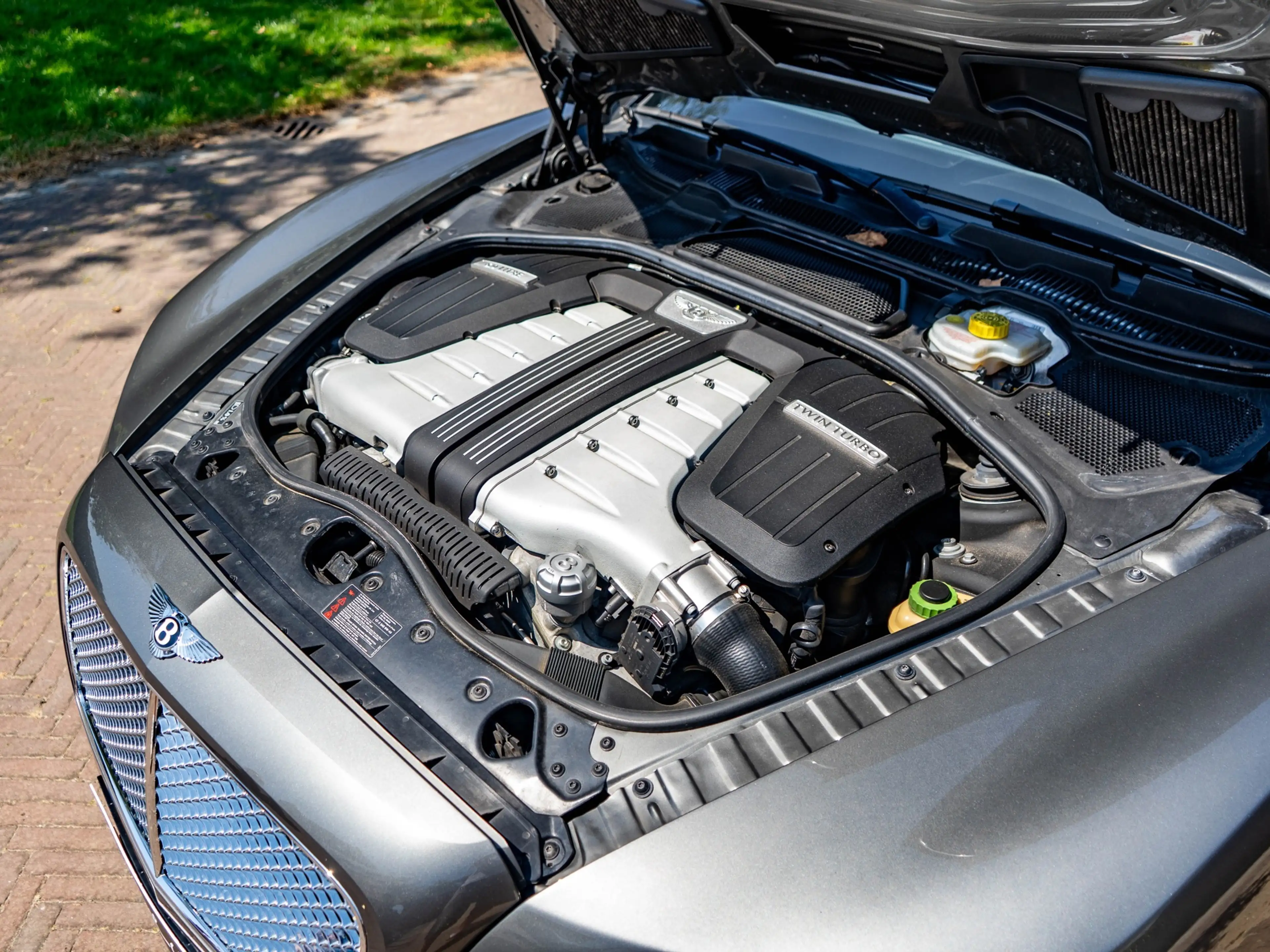 Bentley Flying Spur 6.0 W12 — photo 4
