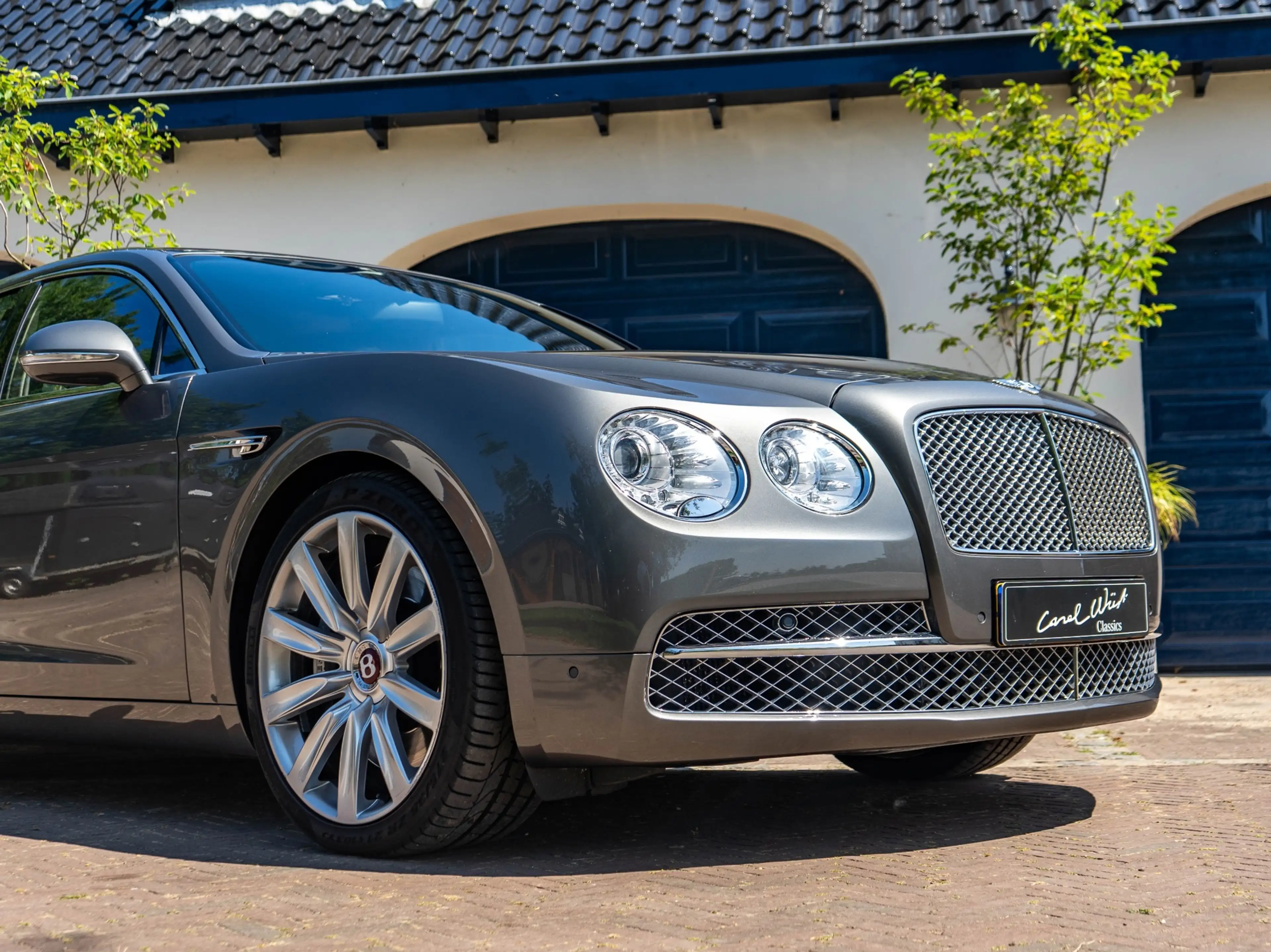 Bentley Flying Spur 6.0 W12 — photo 14
