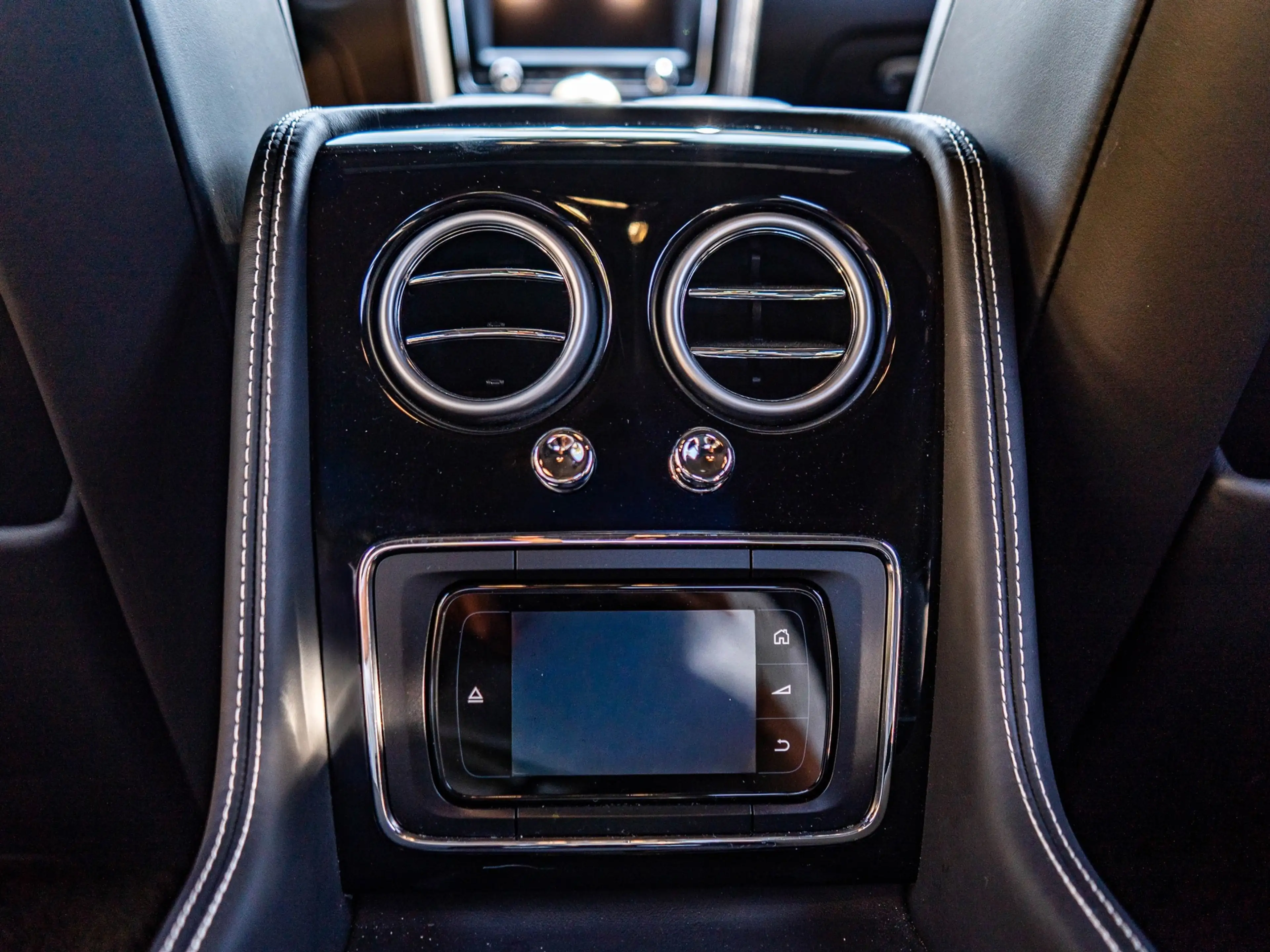 Bentley Flying Spur 6.0 W12 — photo 8