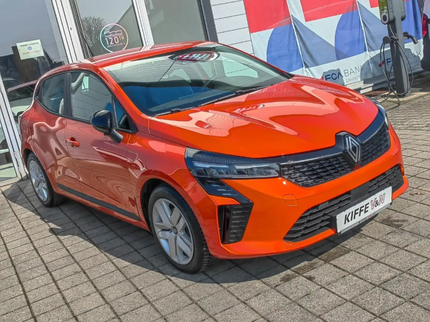 Renault Clio V Evolution 1.6 E-TECH Hybrid 145 SHZ Orange - 2