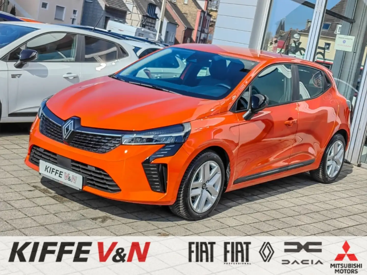 Renault Clio V Evolution 1.6 E-TECH Hybrid 145 SHZ Orange - 1