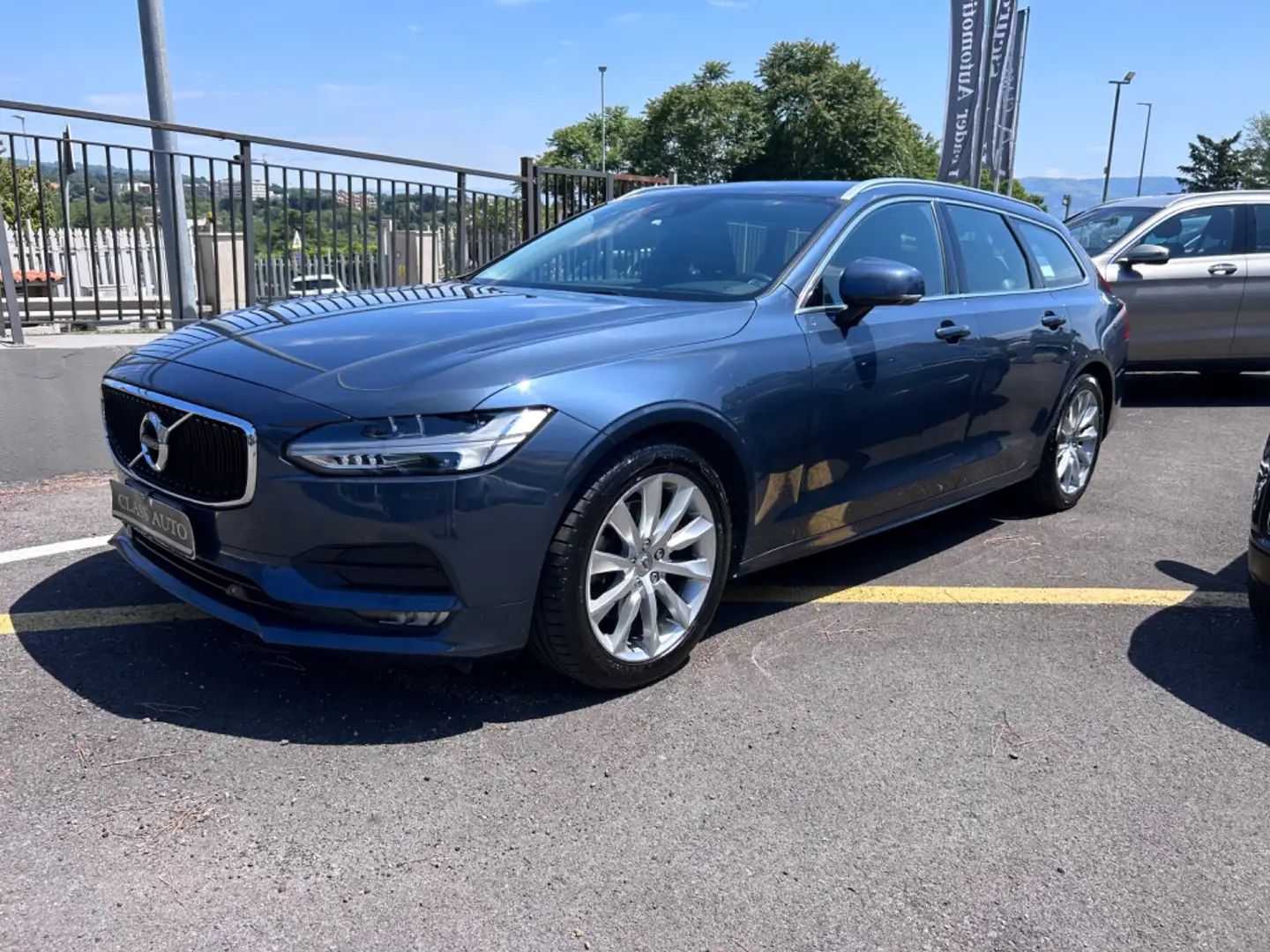Volvo V90 D4 Geartronic Momentum Blu/Azzurro - 2