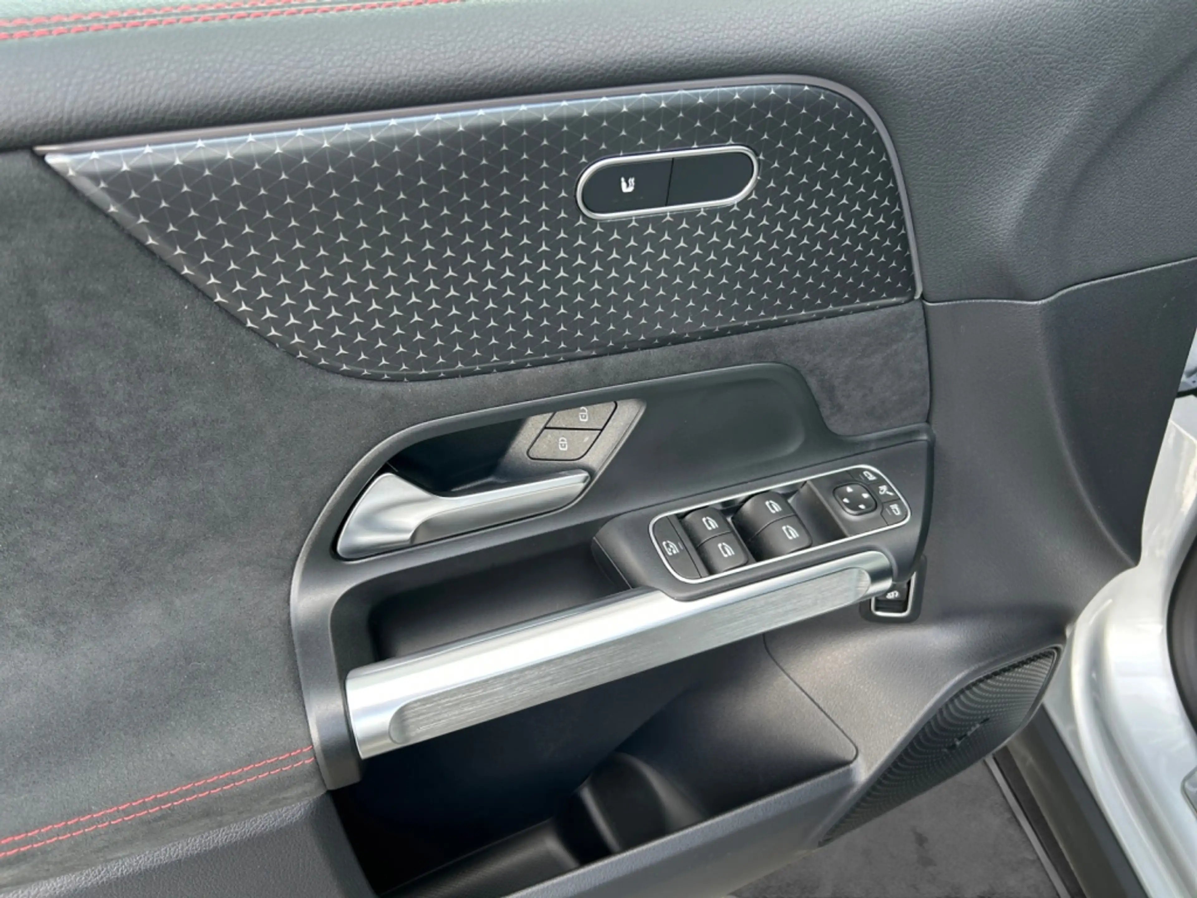 Mercedes-Benz EQB 350 4M AMG*LED*Kamera*Navigation*Easy-Pack* — photo 10