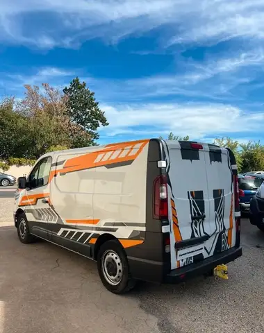 Renault Trafic view 3
