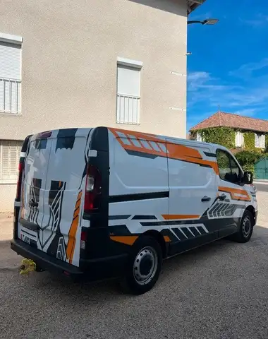 Renault Trafic view 2