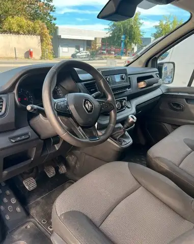 Renault Trafic view 4