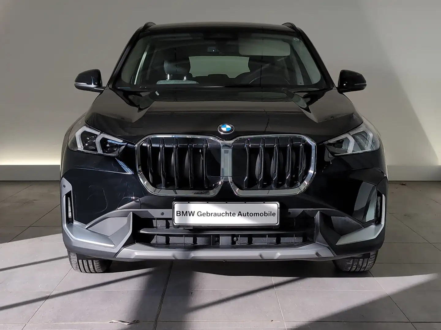 BMW X1 sDrive 18i Navi/LED/KomfZg/DAB/SHZ/PA/DA/FA Navi/L Schwarz - 2