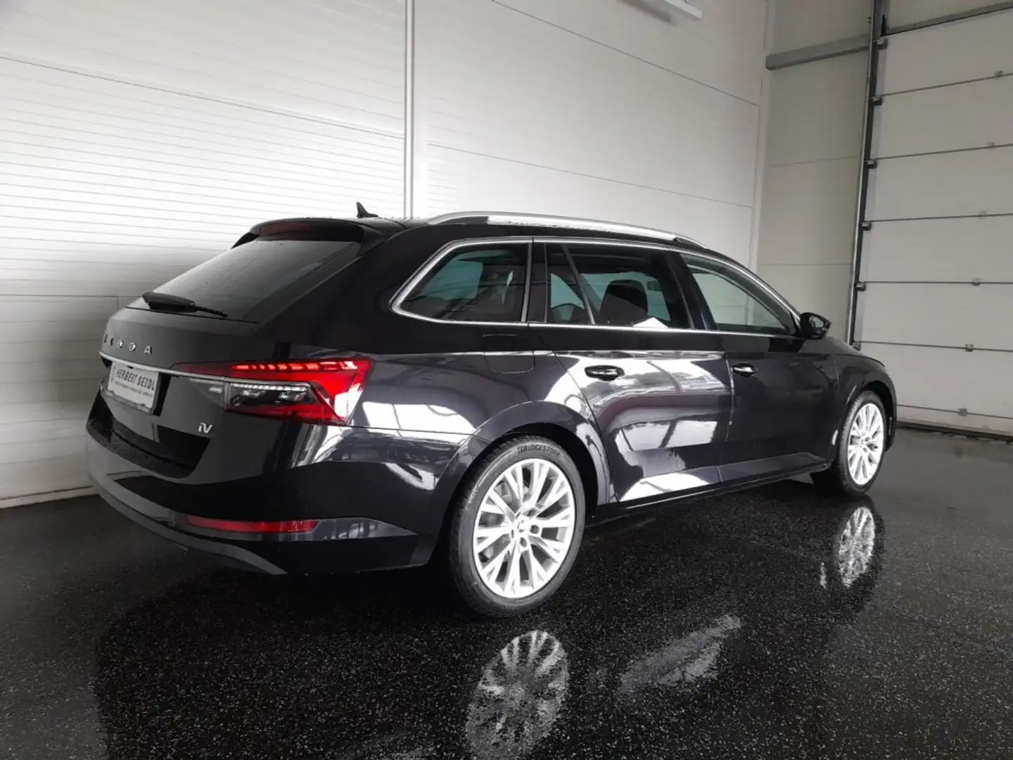 Skoda Superb Combi STYLE PHEV DSG *18 ZOLL / MATRIX-LED / DCC / VIRTUELL / NAVI / ACC / KAMERA / MEMORY SPORTSITZE / E-KLAPPE / KEYLES Schwarz - 2