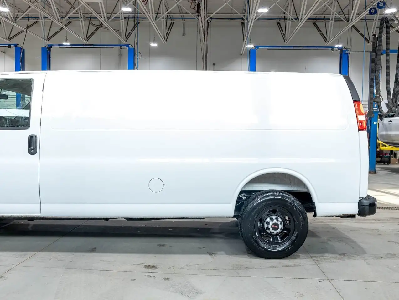 GMC Savana снимка GMC Savana