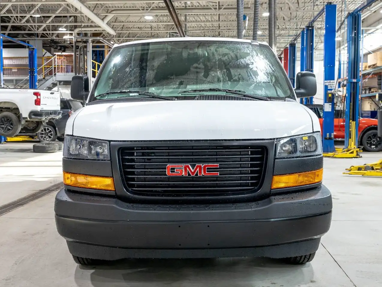 GMC Savana снимка GMC Savana